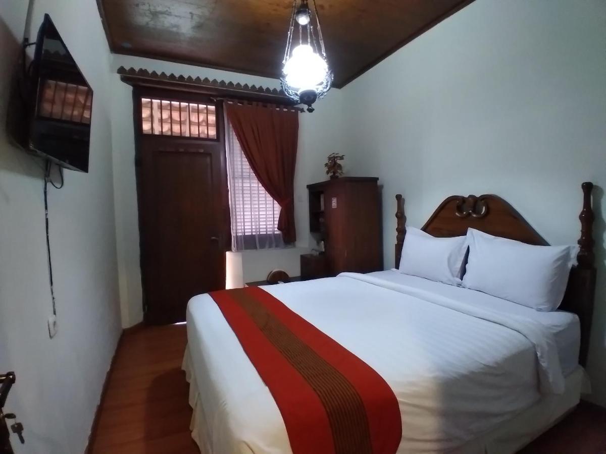 Dem Ayem Heritage Guest House Yogyakarta Extérieur photo